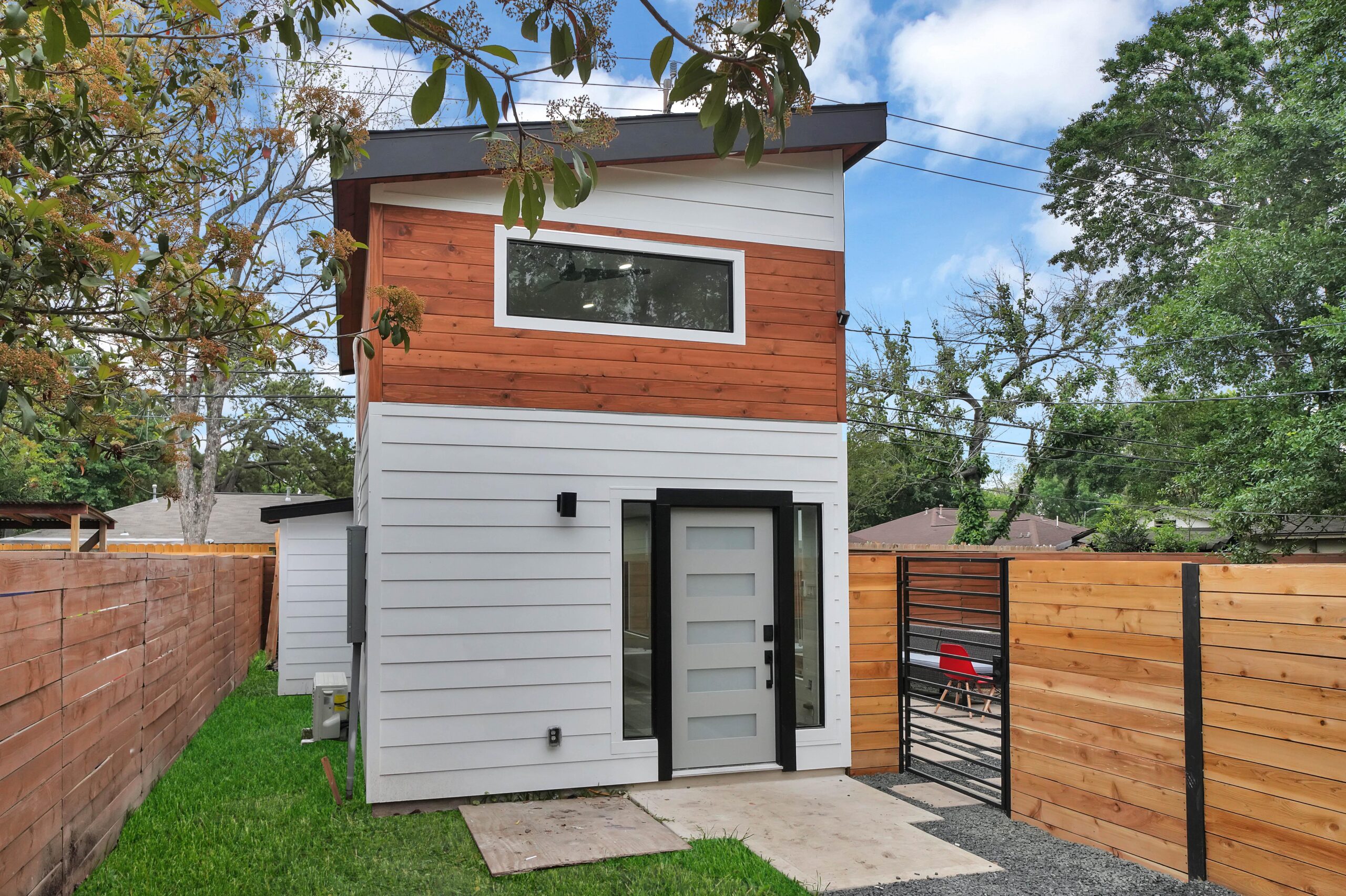 “Furnished Mid-Term Rental in Houston: Benefits & Advantages”